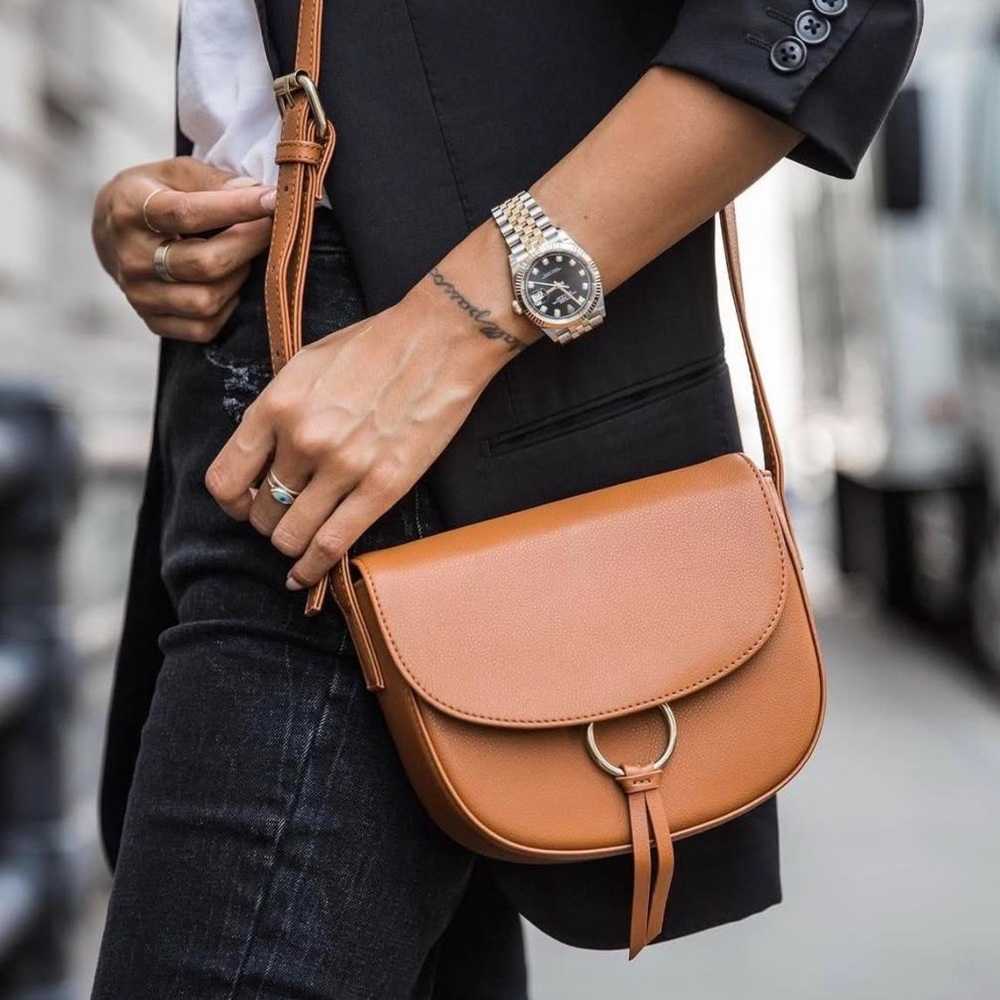 Curateur Box Tan Leather Crossbody Bag Classic Career Casual Timeless Minimalist